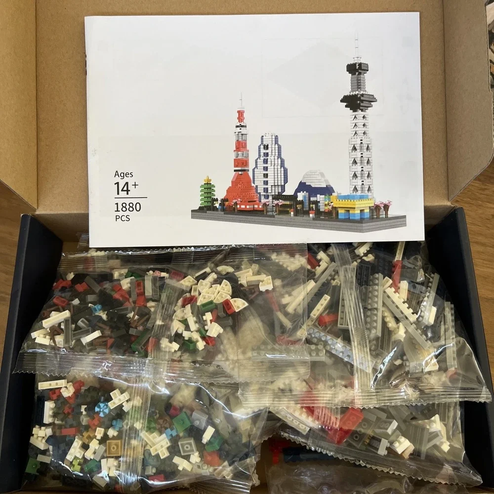 KLMEi Tokyo City Skyline Building Blocks - New in box 1800 pieces, Travel Memory